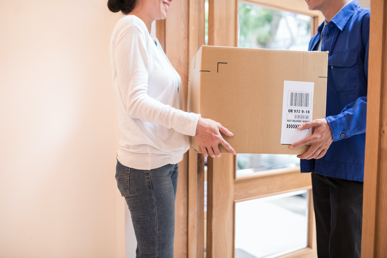 5 Factors to Consider Before Choosing a Courier Company - Shipsy